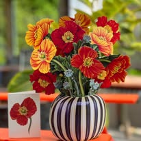 Load image into Gallery viewer, Pop-Up Flower Bouquet