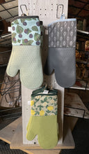 Load image into Gallery viewer, Silicone Oven Mitt