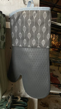 Load image into Gallery viewer, Silicone Oven Mitt