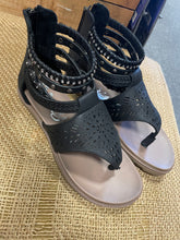 Load image into Gallery viewer, Black Mazey Sandal
