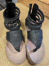 Load image into Gallery viewer, Black Mazey Sandal
