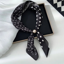 Load image into Gallery viewer, Scarf With Magnetic Clasp
