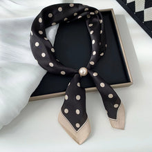 Load image into Gallery viewer, Scarf With Magnetic Clasp