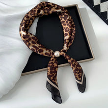 Load image into Gallery viewer, Scarf With Magnetic Clasp